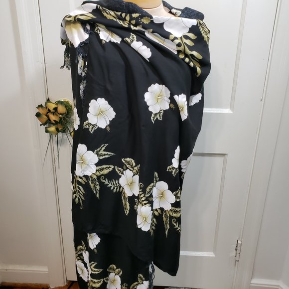 Tina's Collection Inc. Other - Tina's Creation Inc. Hibiscus fringed sarong/wrap